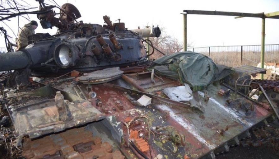 В Казачьей Лопани Харьковской области уничтожили более 20 танков, БТР и БМП, которые прятали в ангаре