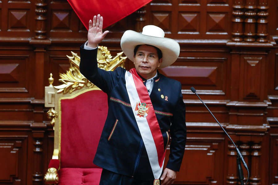 В Перу конгресс запускает импичмент президенту