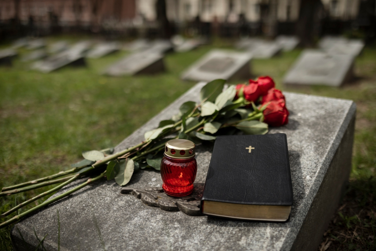 Похоронные выплаты в 2024 году: точный размер погребального пособия — сколько сейчас стоят самые дешевые похороны
