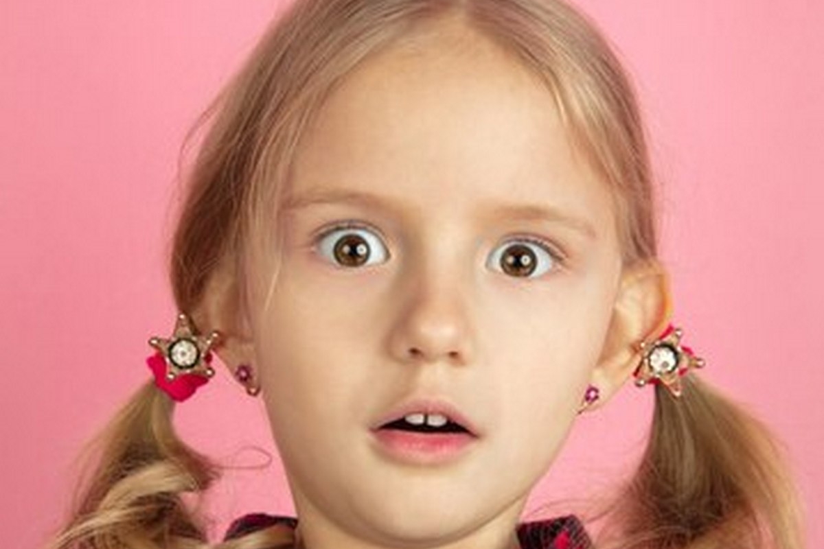 Косметолог Мухина рассказала, почему детям нельзя прокалывать уши — грозит опасность