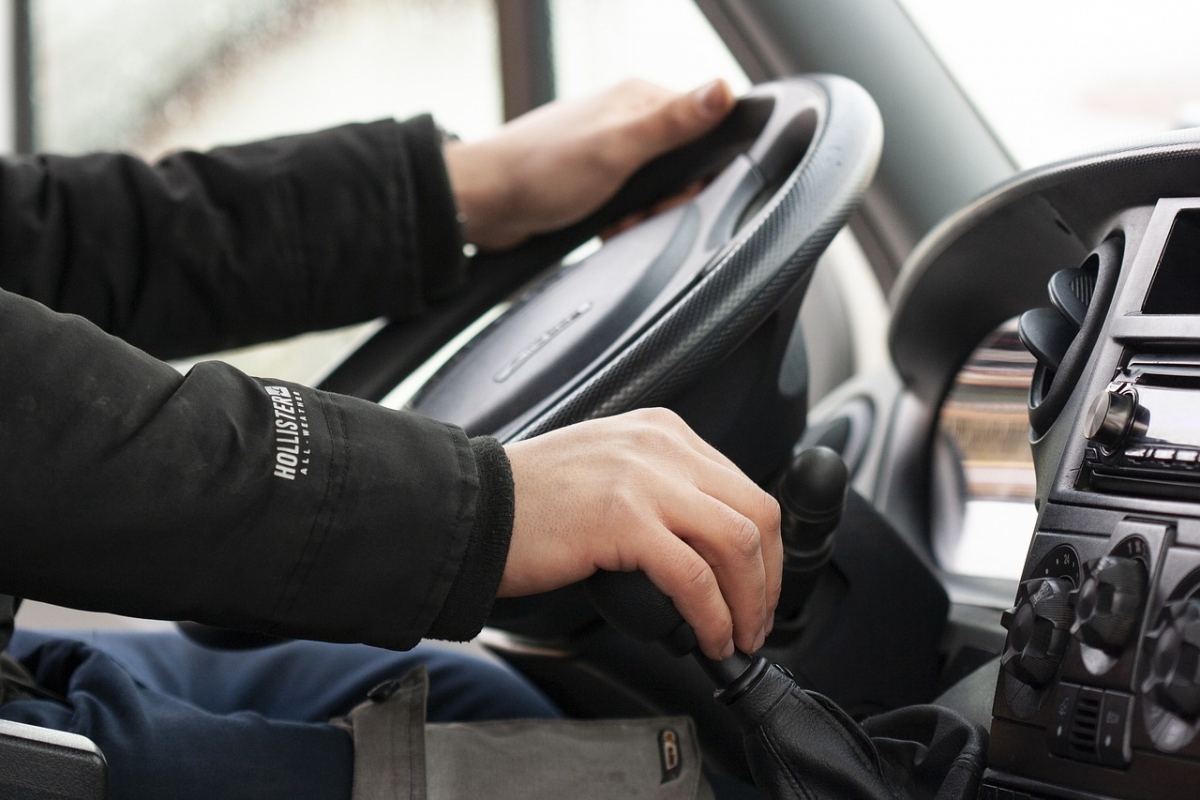 С 18 апреля начнут лишать прав за вождение без куртки: водителей ждет неожиданный сюрприз