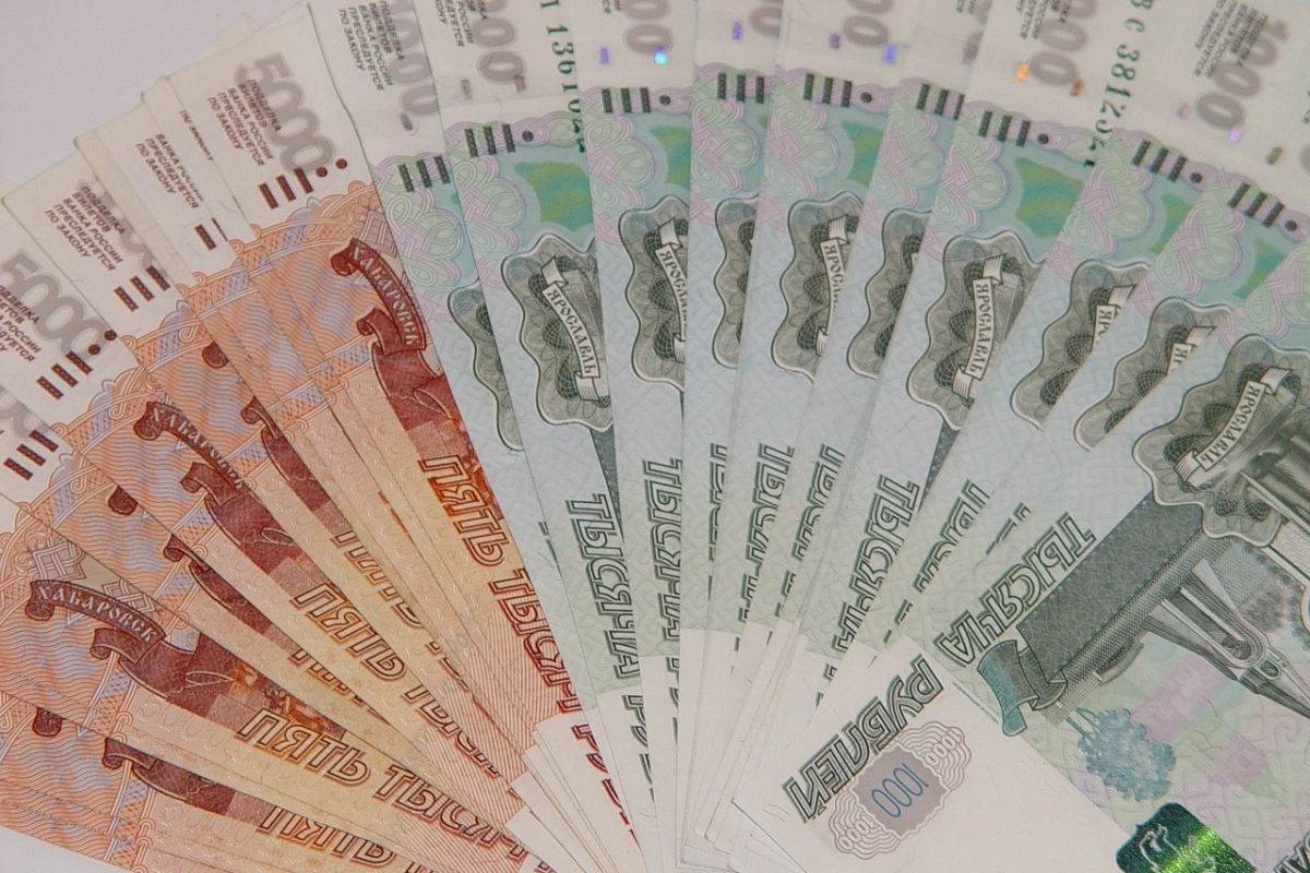 Россиянам решили выдать по 12 тысяч рублей от СФР в мае: названа дата поступления денег на карту