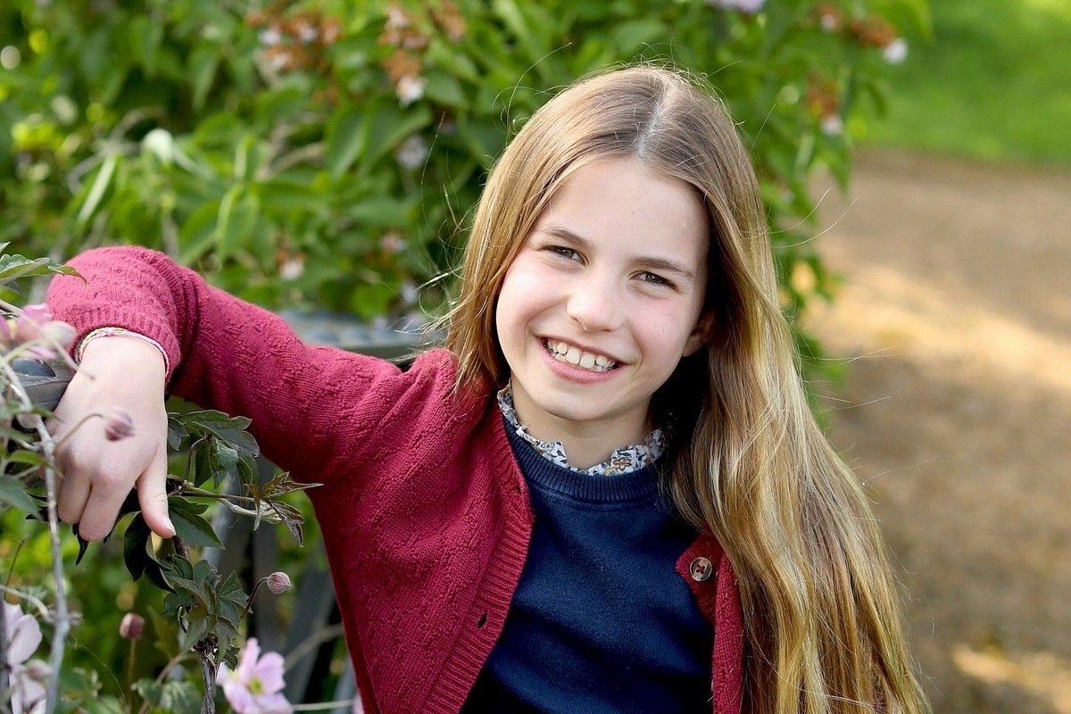 Принц Уильям и Кейт Миддлтон обнародовали новый портрет 9-летней принцессы Шарлотты