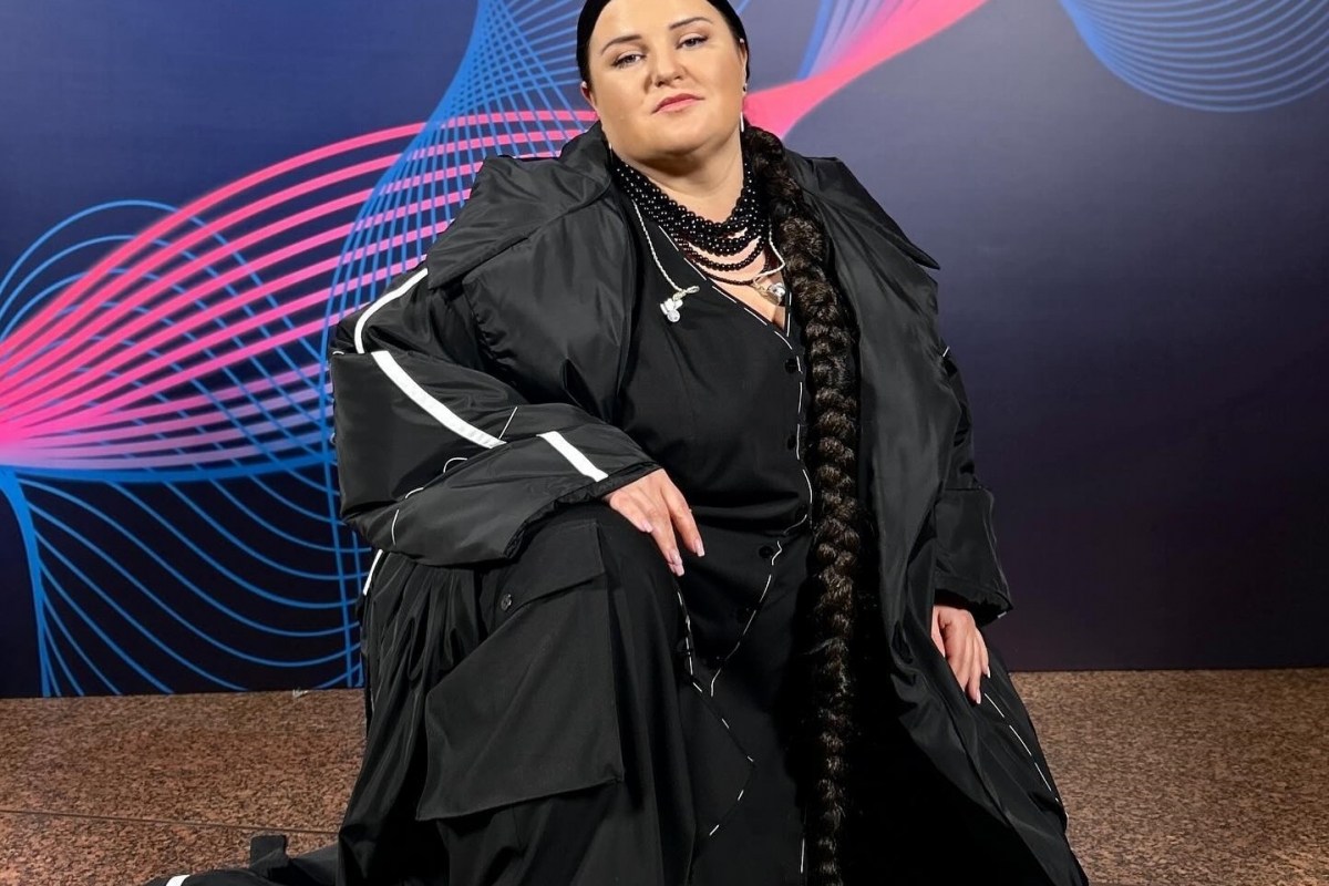 Украинская певица «Alyona Alyona» упала на генрепетиции Евровидения из-за костюма