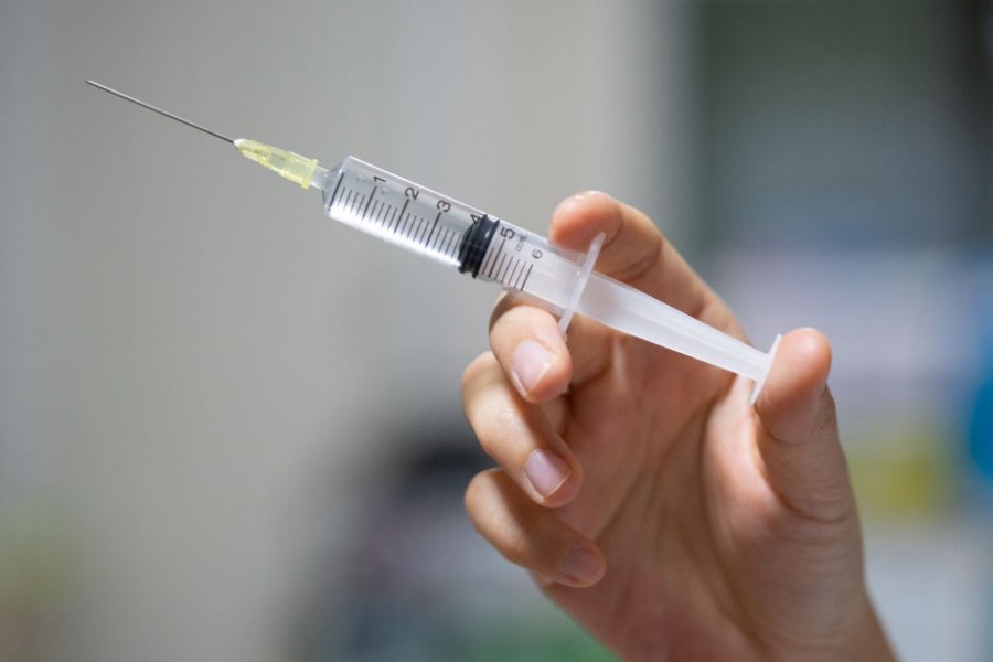 Половина отказавшихся от вакцинации медработников заявили о недостаточной исследованности вакцин